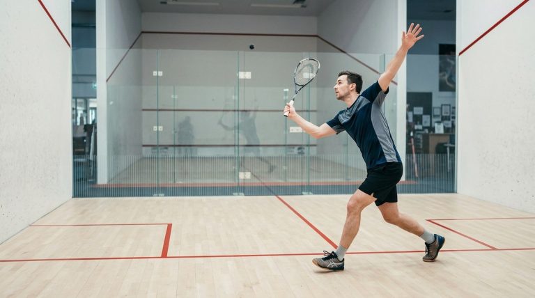 5 Common Squash Serve Mistakes and How to Fix Them